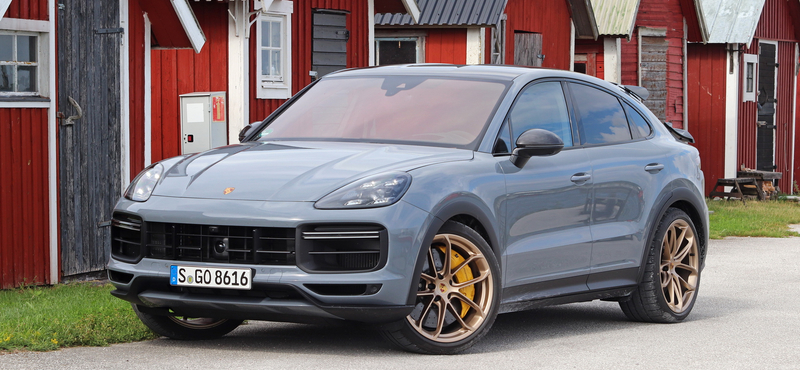 Lamborghinit eszik reggelire: teszten a Porsche Cayenne Turbo GT