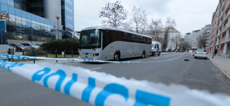 Szirénázva mennek a budapesti rendőrök halálra késelt társuk temetésére