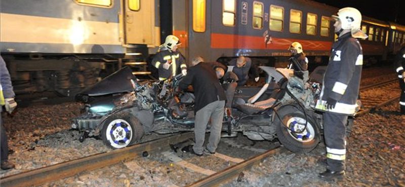 Életét vesztette a sofőr a pilisi vasúti gázolásnál