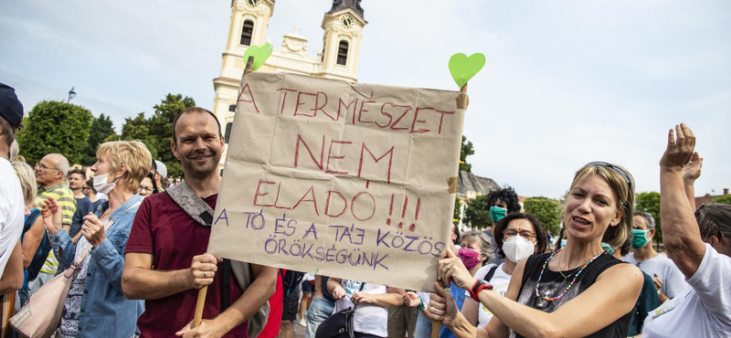 A rendőrség szerint nem bűncselekmény a tatai civilek listázása