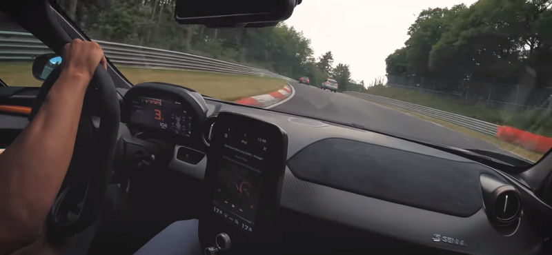 Félelmetesen megy egy "amatőrrel" is a Nürburgingen a McLaren Senna - videó