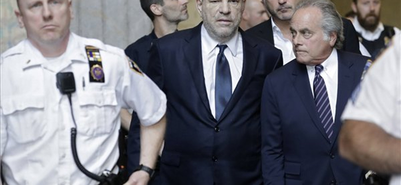 Ejtették az egyik vádpontot Harvey Weinstein ügyében