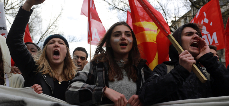 Diákok tüntetnek a francia munkajogi reform miatt