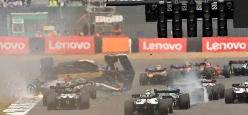 Rémisztő balesetekkel kezdődött az F1-es Brit Nagydíj