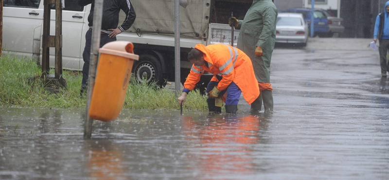 Szombattól jön a kellemetlen idő, zuhan a hőmérséklet