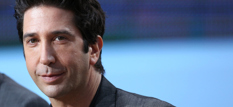 Most már arról is van felvétel, ahogy David Schwimmer sört lop egy boltból