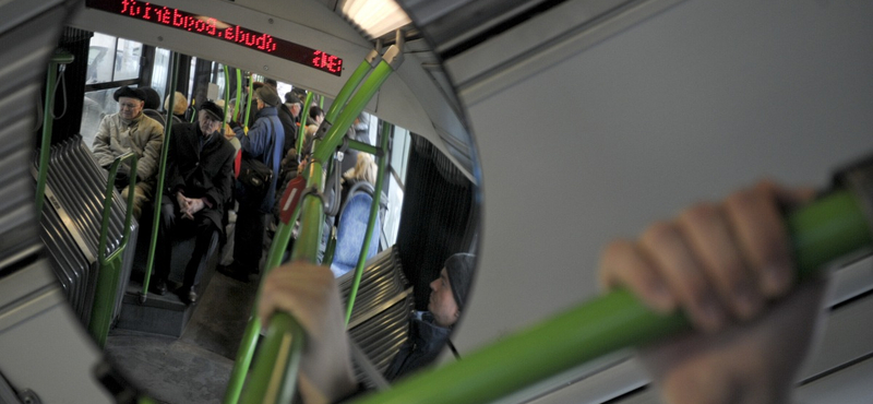 15 méteren át vonszolt egy idős nőt a 7-es busz