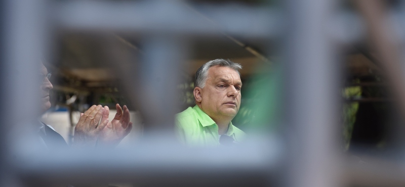 Orbán lesajnálja hazai ellenfeleit, ezért küzd "jobb híján" Sorossal