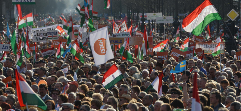 A Magyar Idők a nagy álcivilezés közben véletlenül leleplezte a Békemenet szervezőit