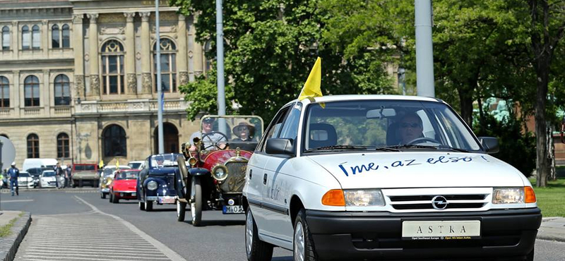 Ezt a felvonulást Adam Opel biztosan elégedetten nézte volna