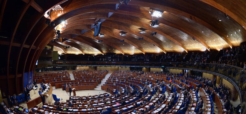 Tízmilliókért szerződött egy korrupciós ügyben érintett belga politikus cégével a Fidesz alapítványa