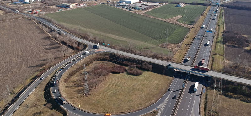 Három sávosra bővítik az M1-es autópályát Budapest és Bicske között