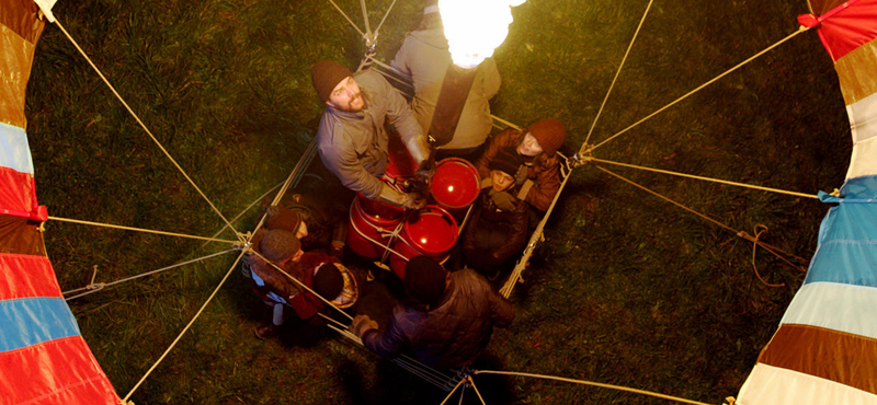 Kigyulladt és lezuhant egy hőlégballon, egy ember meghalt