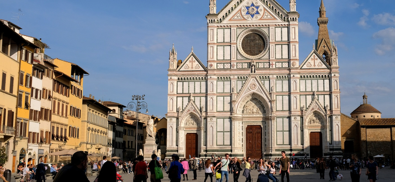 Halálra zúzott egy turistát egy kődarab egy firenzei bazilikában