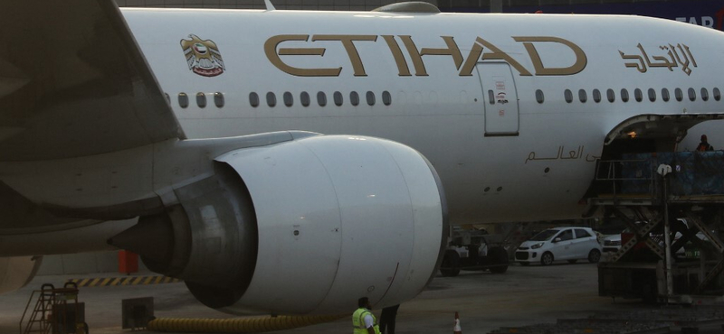 Kigyulladt egy Boeing futóműve felszállás közben Melbourne-ben, tűzoltók oltották el a lángokat – videó