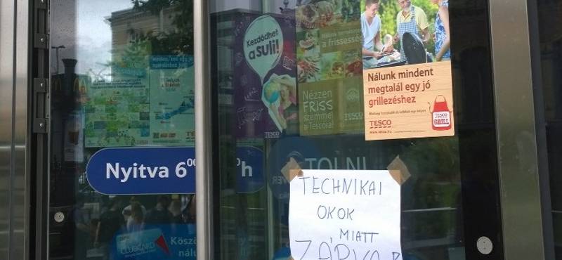 Ki sem nyitott sok körúti üzlet, a Nyugati postánál szivattyúznak