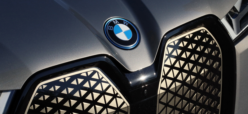 Újfajta aksi növeli közel 1000 kilométerre a BMW iX hatótávját