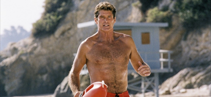 Fotó: Hasselhoff 60 évesen is fölvette a Baywatch-ruhát