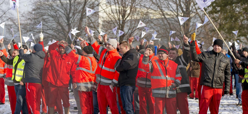 Máshol jóval többet keresnek a magyar audisoknál VW-gyárak dolgozói