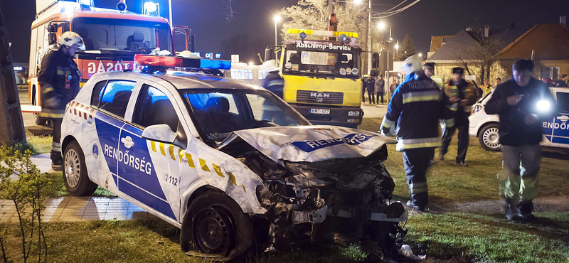 Így törnek az autók a rendőröknél és a mentőknél