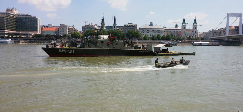 "Most szóltak, hogy menjek el" – videón Budapest bombakeresős napja