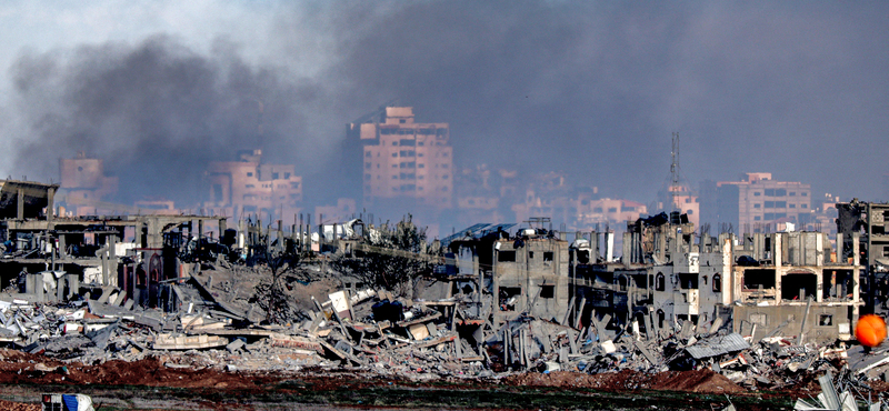 Drónfelvételek mutatják, mekkora a pusztítás a korábban nyüzsgő Gázában