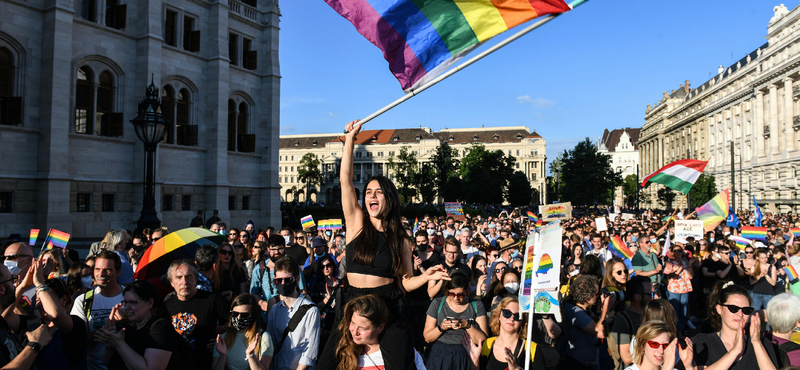 „Ma megint sikerült egy hatalmas lépést tenni a sötétség felé” – magyar hírességek a Pride betiltásáról