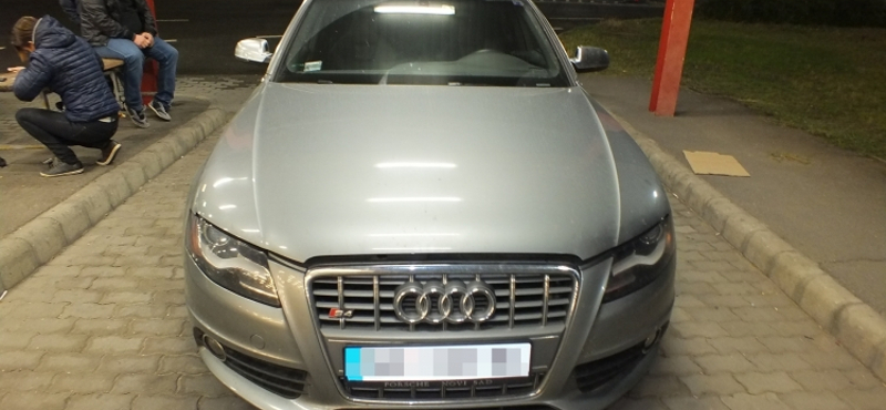 Lopott volt az Audi S4, meg is buktak vele a határon