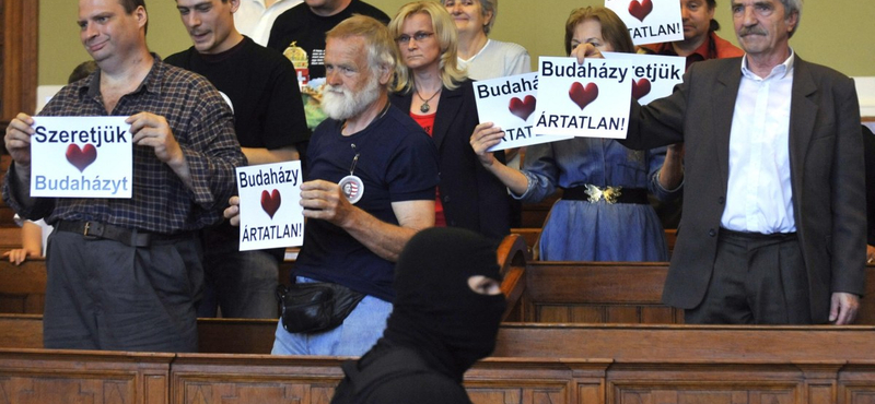 Bekiabálásokkal kezdődött a Budaházy-per