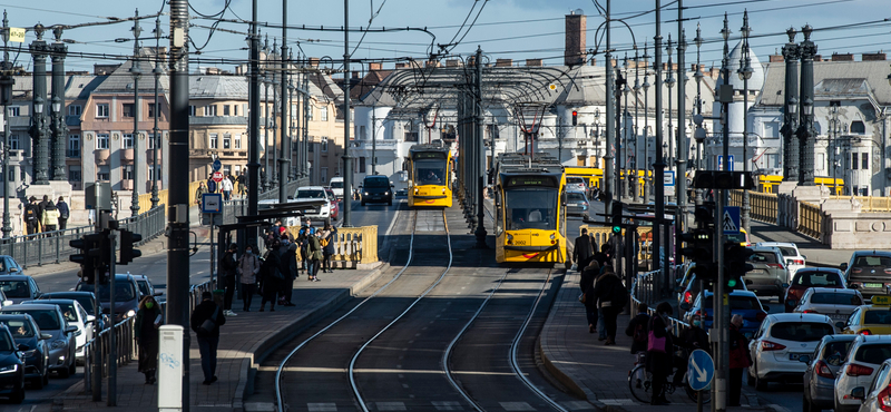 Még mindig több az autós és kevesebb a tömegközlekedő Budapesten, mint a járvány előtt