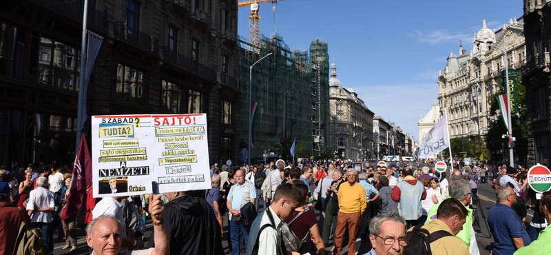 Berúgták a tüntimotort Karácsonyék