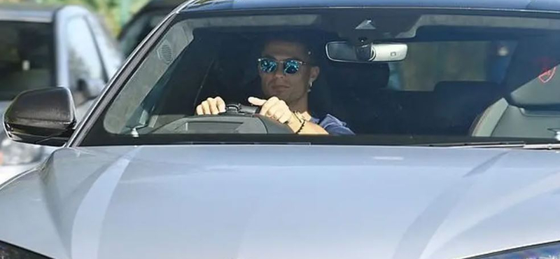 Vadonatúj Lamborghini Urusszal tért vissza Ronaldo a Manchester Unitedhez