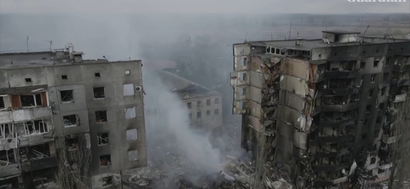 Elképesztő drónvideó készült az orosz bombák okozta pusztításról