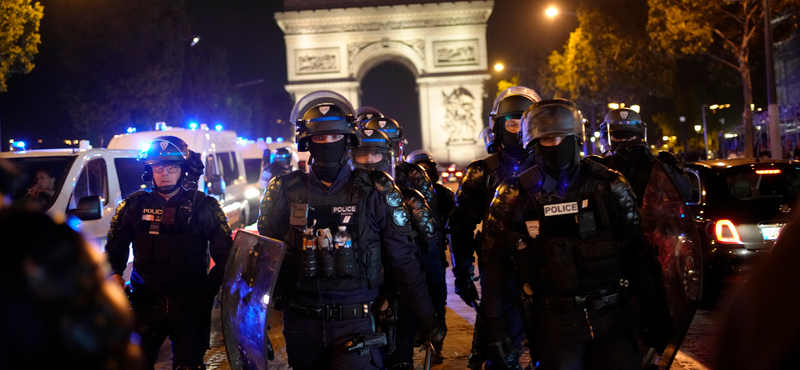 Készül az olimpiára, erődemonstrációt tartott a francia rendőrség a szerdai BL-meccs előtt