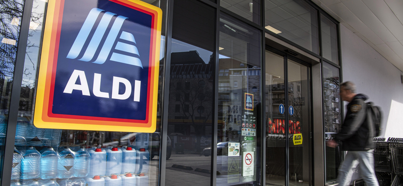 Szalmonellagyanú miatt kolbászokat hív vissza az Aldi