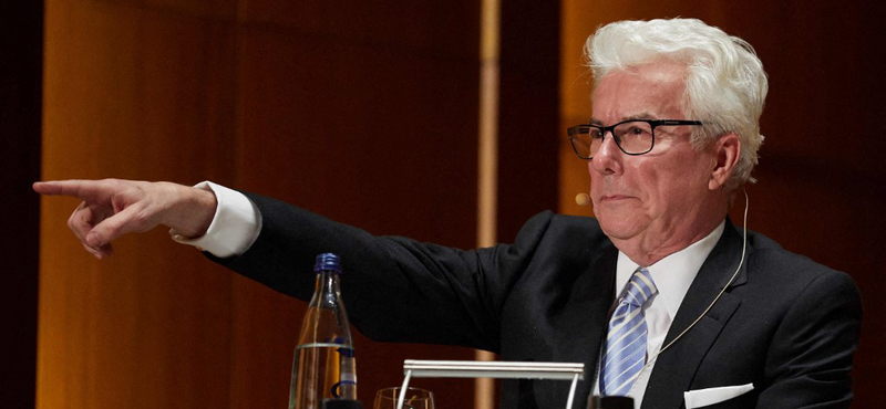 Ken Follett: Orbán nem valami kedves fickó, nem igaz?