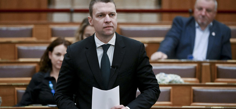 A Fidesz kommunikációs igazgatója szerint támadás alatt van a kormány
