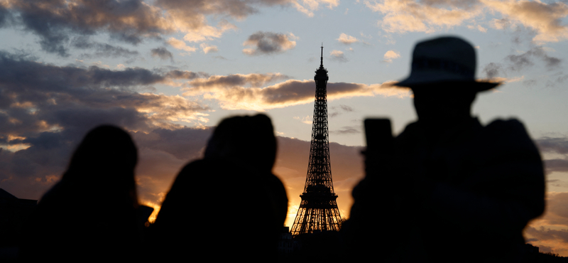 Az orosz titkosszolgálat rakhatott francia zászlóval borított koporsókat az Eiffel-toronyhoz