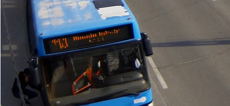 Pofátlan buszos tolvajt keresnek a Bosnyák térről – videó