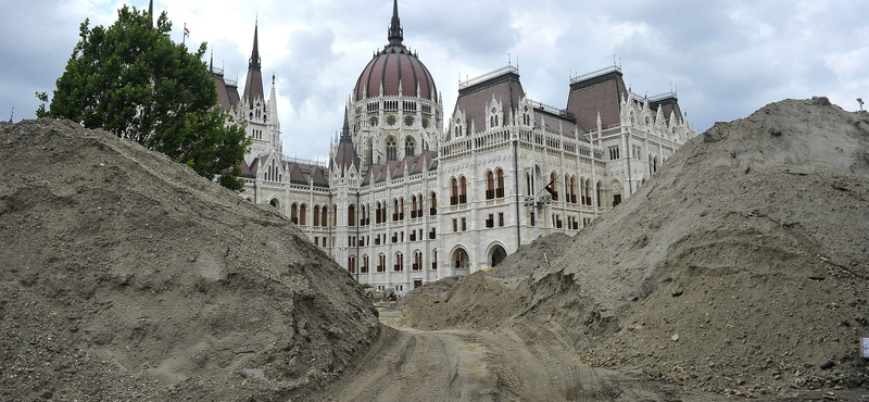 Kossuth tér 1-3. – Áder Jánossal is vitába száll a Fidesz