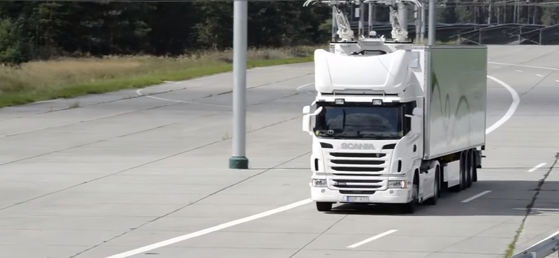 Videó: így működik a Scania áramszedős kamionja