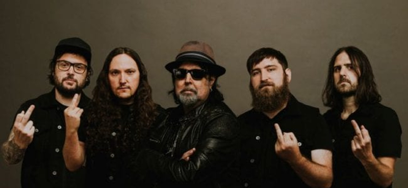 Alsóörsre jön a Motörhead gitárosa