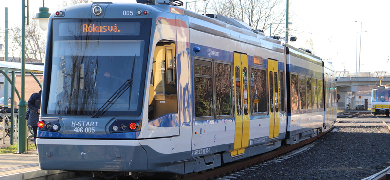 Kitörte a tramtrain ajtaját egy elektromos moped