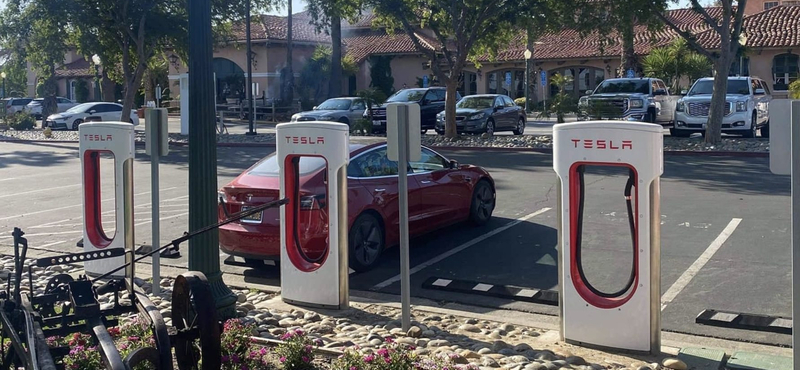 A világ legnagyobb Supercharger állomását építi Kaliforniában a Tesla