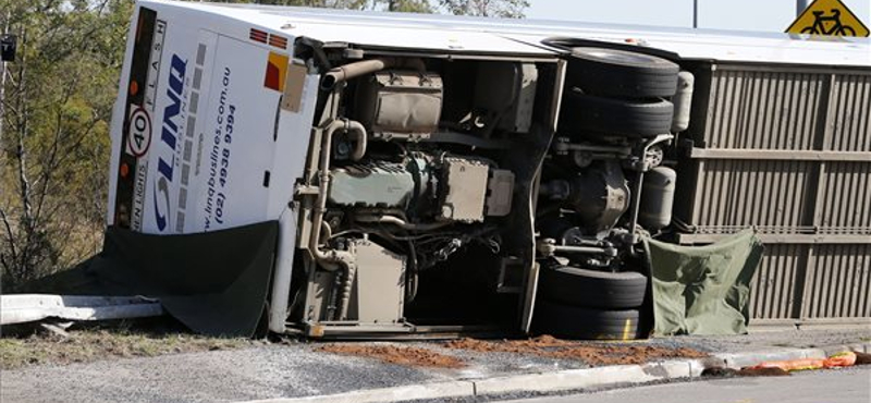 Felborult egy busz Ausztráliában, tízen meghaltak