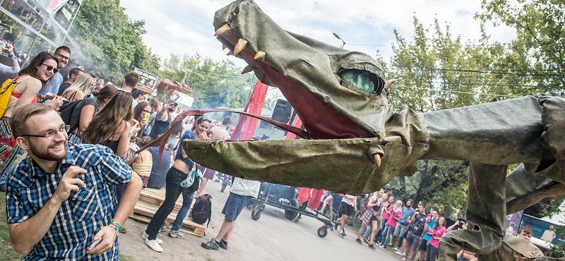 A Sziget szöges ellentéte annak, amit kék plakátokon az arcunkba tolnak