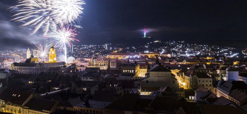 Megszavaztatják a pécsieket, hogy tűzifát, vagy tűzijátékot akarnak-e