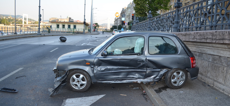 Nem igazán ment a jobb oldali közlekedés a Budapesten karambolozó briteknek