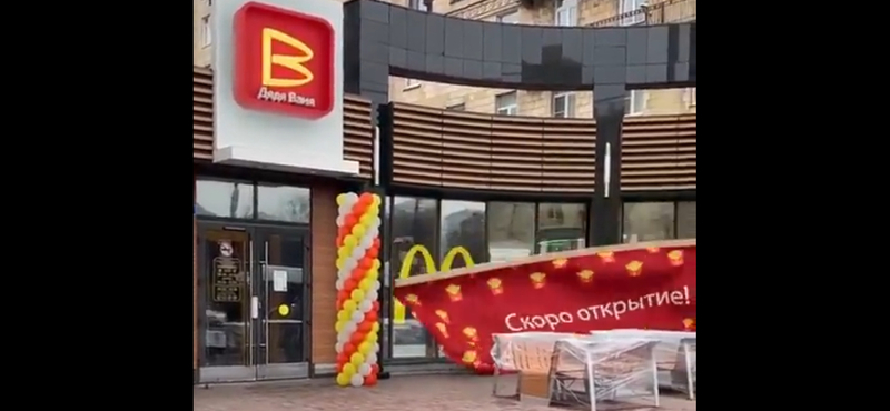 Egy orosz viccoldal szerint máris megnyitották az első McDonald’s koppintást Oroszországban