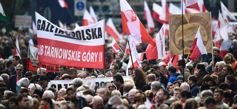 A balliberális pestistől tartanak az Orbánnal szimpatizáló lengyelek